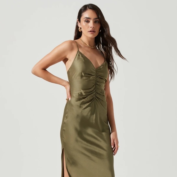 ASTR Valinda Dress - Picture 1 of 5